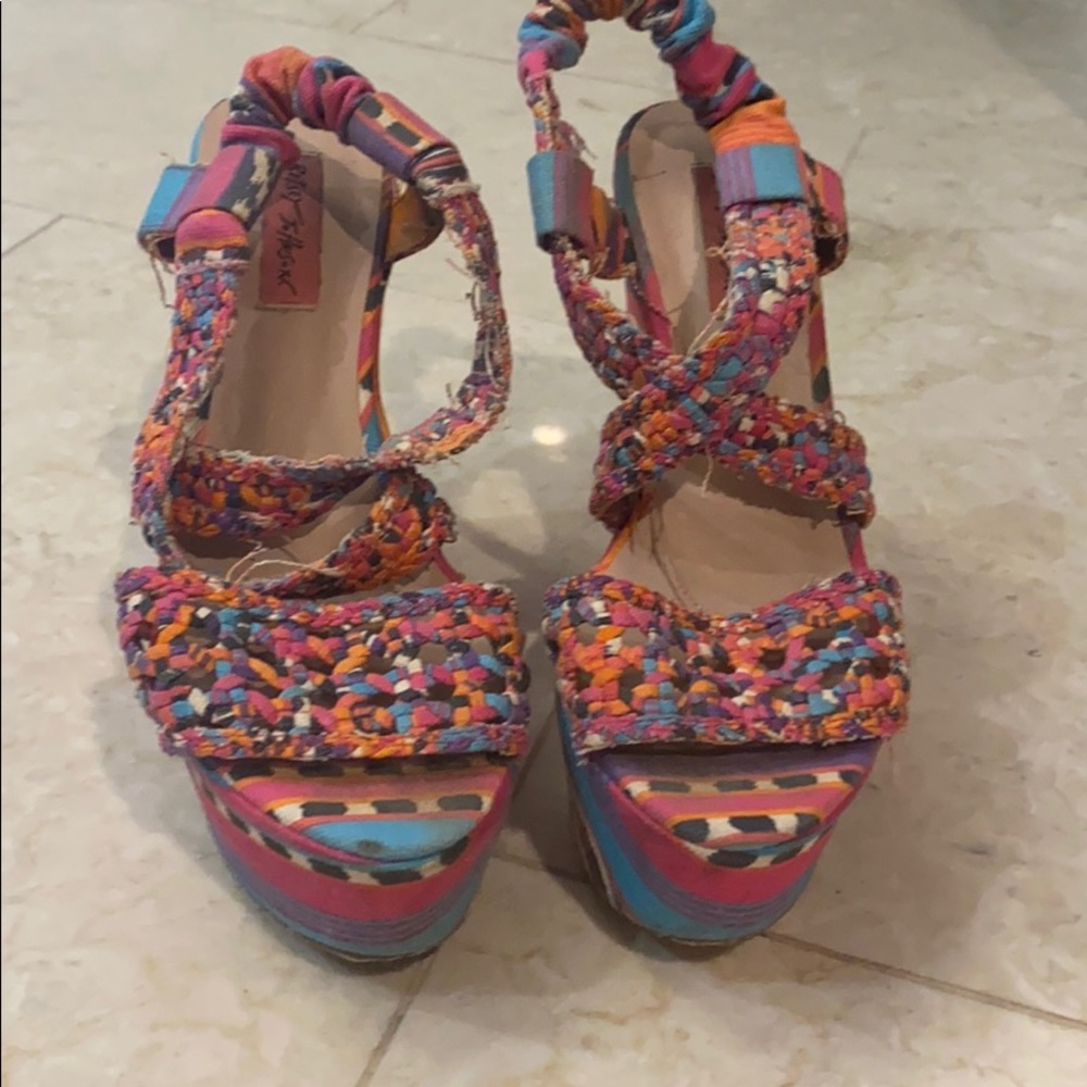 Betsey Johnson muticolor wedges